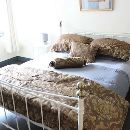 Donegal Lodgings - Apt 1 *
